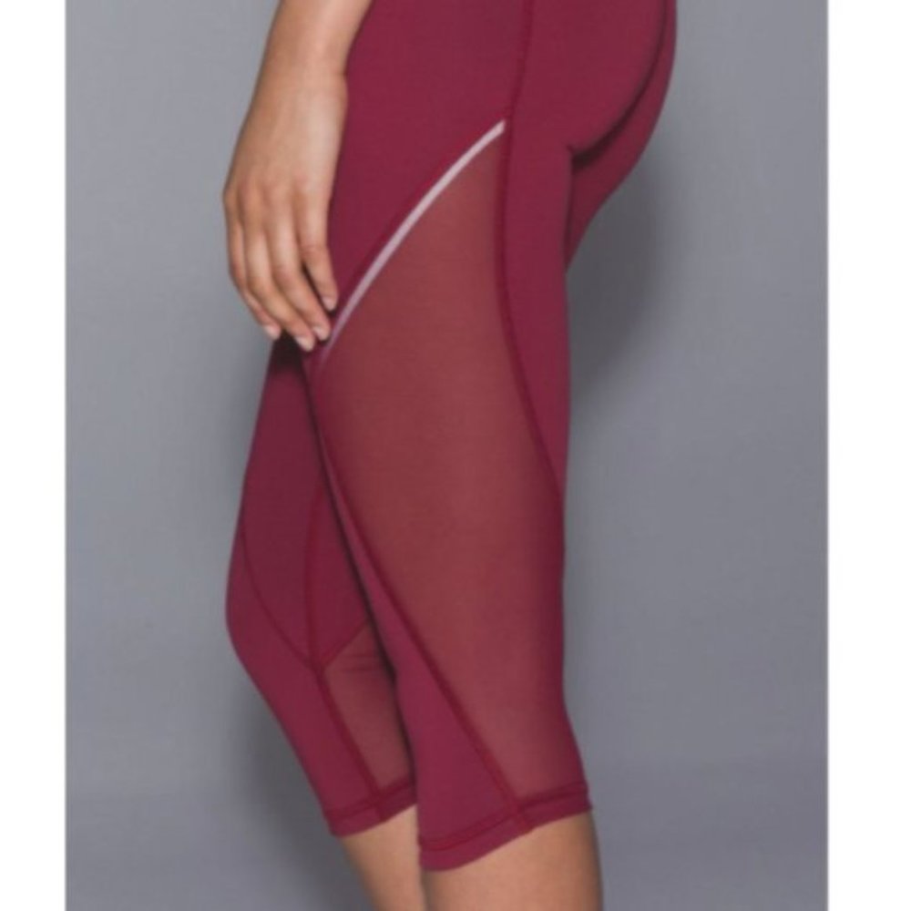 Lululemon Run With The Sun Crop Leggings. Size 8.